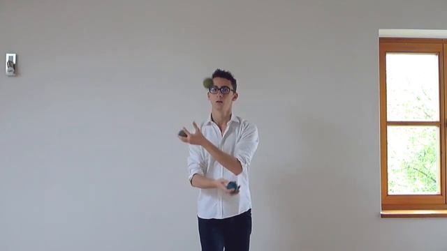 Slow Motion Juggling. смотреть онлайн