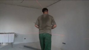 измерение перепада  пола в комнате (во всей квартире) или как сделать ровный пол.