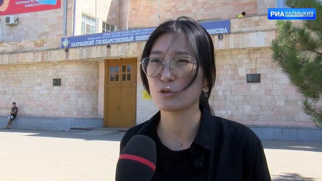 Студенты КалмГУ присоединились к праздничным мероприятиям, посвященным российскому триколору смотреть онлайн