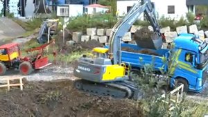 EXTRA LONG RC TRUCK AND CONSTRUCTION EQUIPMENT IN ACTION/ RC TRUCK TRACTOR MB ACTROS/ MAN/ SCANIA
