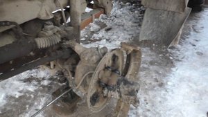 Начало ремонта  Урал Лесовоз. Колёса, тормоза. Уаз заклепал...