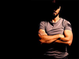 Бородатый Мужчина, Скрестивший Руки На Груди/Двойная Экспозиция/Бесплатное Использование/