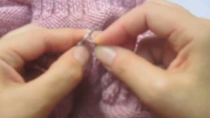 Шапка-шлем спицами.