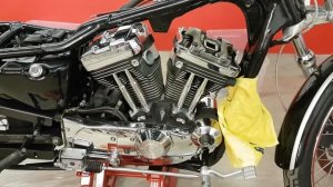 Замена шпилек выпускного коллектора на Harley Davidson Sportster 2003 года часть2