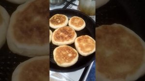 экономный бездрожжевой хлеб на сковороде