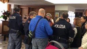 Италия_ Укробешенцев выселяют из отелей.