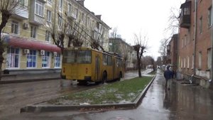 Два троллейбуса ВЗТМ-5284 борт 2108 по маршруту 9 и ЗиУ-682Г-016.03 борт 3082 по маршруту 3