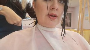 ТРЕШ САЛОН/ ПОБРИЛИ ЗАТЫЛОК? Подстриглась у нового мастера!