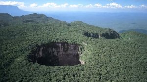 Самые большие провалы в земле. Карстовые воронки.