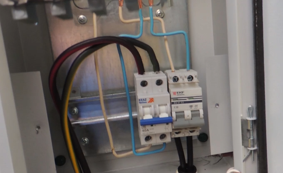 Переустанавливаю счётчик с опоры на самодельный столбик.mp4 смотреть онлайн