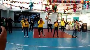 Флешмоб : крутой танец на Н.Г!