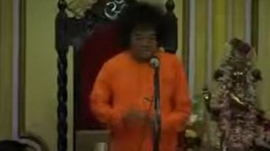 Саи Баба материализует маленькое кольцо Ситы  Выступление Саи Бабы в 2006