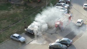 Пожар. Автомобиль ВАЗ на парковке Совхозной ул. Химки, Левый берег.