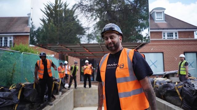 Lifting My 2.2 tonne Pool OVER My New House | House Update #8 смотреть онлайн