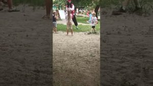 Зажигательные танцы на дне рождения у друга Ивана.