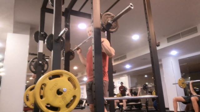 Приседания со штангой на груди #ноги #квадрицепс #присед смотреть онлайн