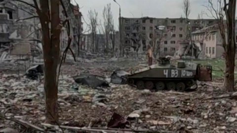 Артиллерия не дает противнику подтянуть резервы, пока штурмовики берут новые рубежи в Артемовске