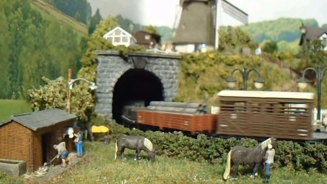 Windmill Hill Model Railway ... Running my new J94. смотреть онлайн