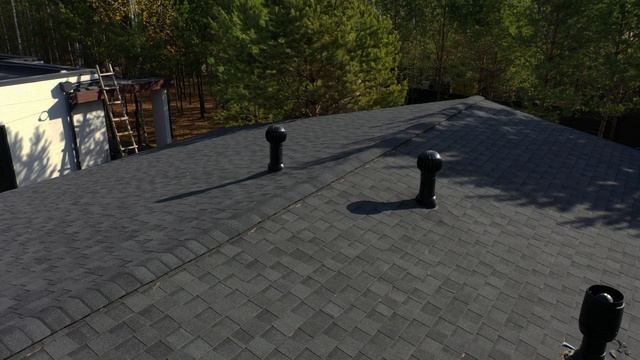 Дом с гибкой черепицей из США CertainTeed Landmark Moire Black. Новосибирск, пос. Лаки Парк