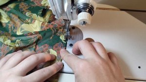 Как подшить низ на шифоне "руликом", "американкой" или "московским швом" в два счёта. Справятся все