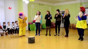 Веселая игра с мамами Музыкальный оркестр Утренник 8 Марта