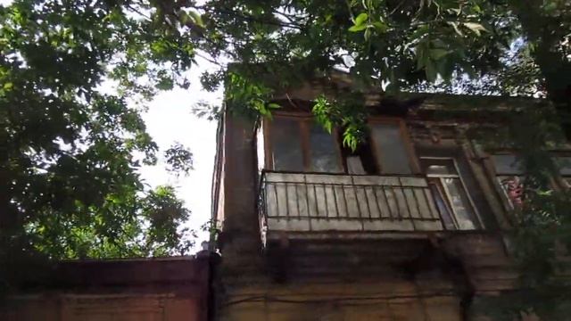 Ростов-на-Дону. Улица Шаумяна. Самое начало. Старинные дома. Дом № 8. Уютный старый дворик. Обзор. смотреть онлайн