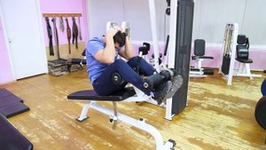 Подьем туловища на наклонной скамье