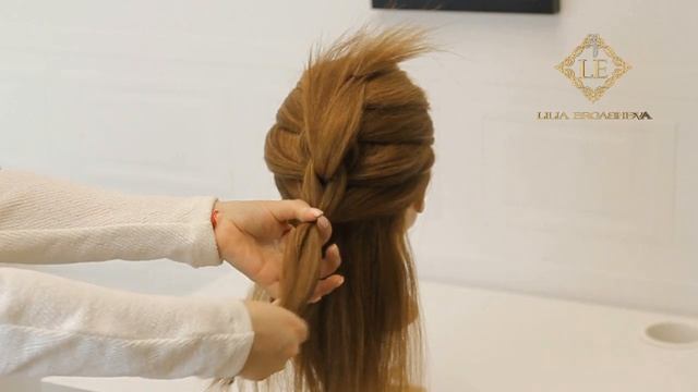 Прическа на короткие волосы.  Красивые прически пошагово.  Косы