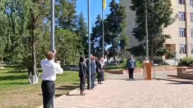 В Старобельске подняли флаги России, ЛНР и Старобельского района