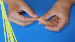 Змейка из полосок бумаги. The snake of the strips of paper