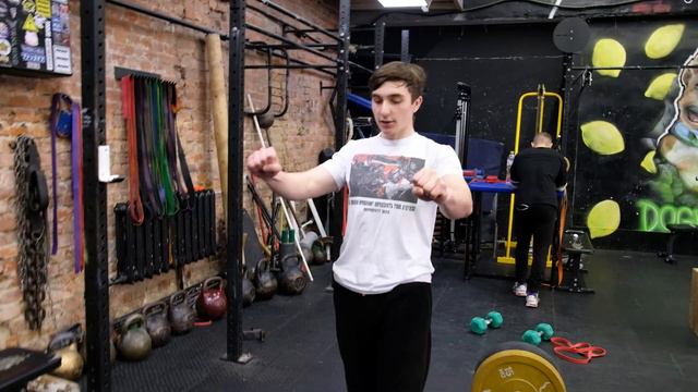 ВЫХОД СИЛОЙ на турнике/Техника/Ошибки/Зевс-Стилов смотреть онлайн