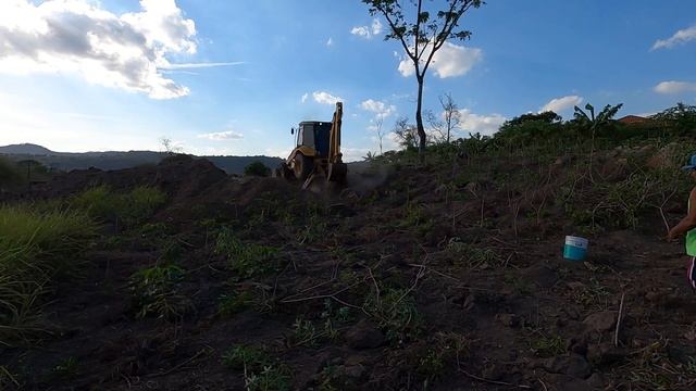 CONSTRUÇÃO DE BARRAGEM COM ESCAVADEIRA HYUNDAI R220LC-9S., смотреть онлайн