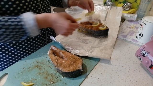 260. Сёмга в собственном соку с лимоном и помидором в фольге и сковородке!!!???#семга#рыба#влог