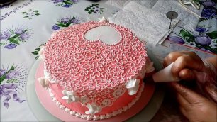 Торт для женщины на день рождения. Украшение торта.