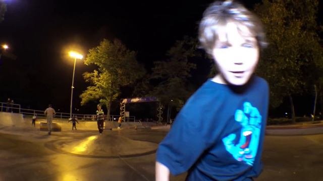 ЗЛОЙ СКЕЙТЕР ВЫГОНЯЕТ САМОКАТЕРОВ ИЗ СКЕЙТ-ПАРКА