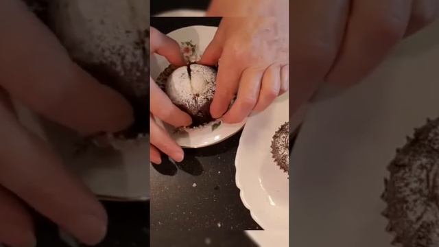 Шоколадные маффины с кокосовой начинкой у меня на канале смотреть онлайн