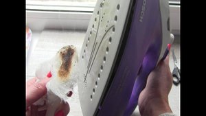 Необычный и бюджетный способ почистить утюг