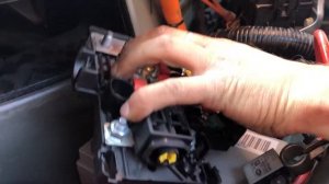 Замена аккумулятора 12 вольт в Tesla