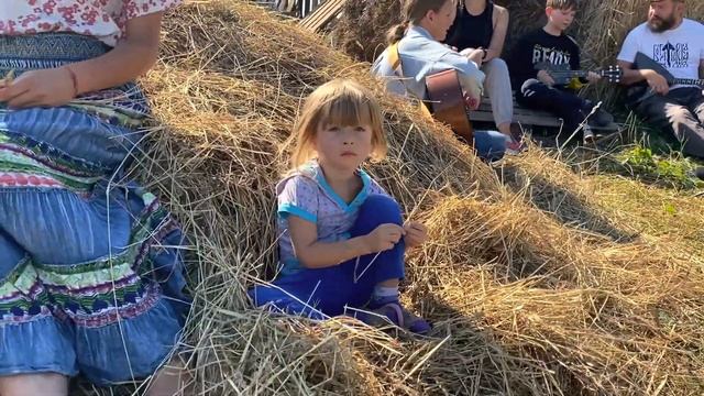 Кончится лето, кавер песни Виктора Цоя (балалайка, гитара, укулеле) смотреть онлайн