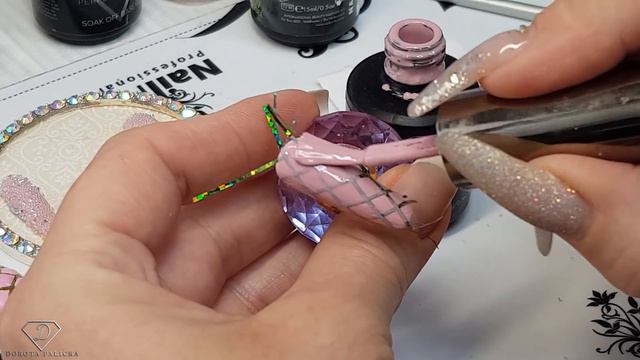 Swarovski crystals pixie nails. Quilted nail art. Cusion nails tutorial смотреть онлайн