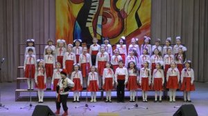 Хор «Лучик» – Вдоль по улице молодчик идёт