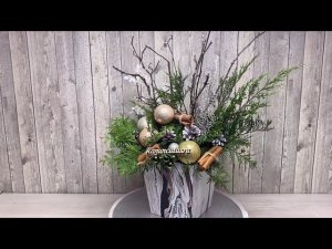 Новогодняя композиция из туи в коробке