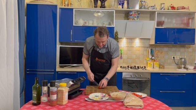 Шаурма с необычным соусом с индейкой и квашенной капустой! смотреть онлайн