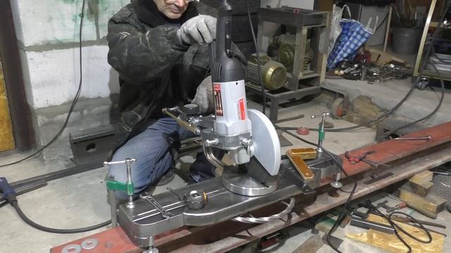 Стойка для болгарки своими руками. Отрезной станок всегда с вами. Удобная мобильная версия.