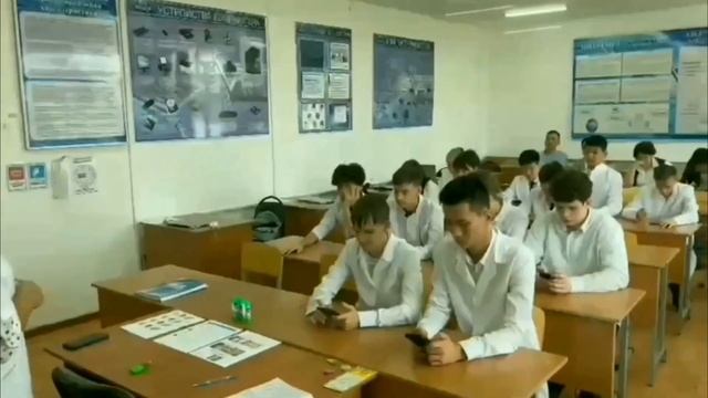 Урок на тему: "Смягчение морщин, удаление дефектов кожи в Adobe Photoshop". смотреть онлайн