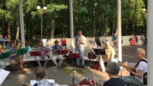 Оркестр «Звёзды ретро» в Измайловском парке 2019 г.