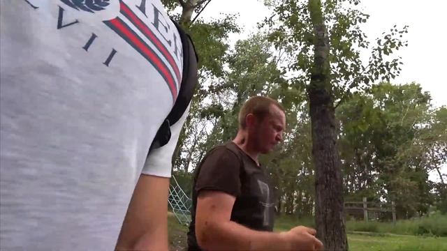 Бомж показал как он живет | Что ест Бомж | Жизнь на улице | Провел Один день среди бомжа смотреть онлайн