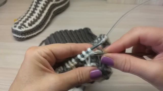 ТАПОЧКИ-НОСКИ на 2 спицах. Вяжем вместе.