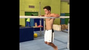 УДИВИТЕЛЬНЫЕ ТРЕНИРОВКИ ГИМНАСТА