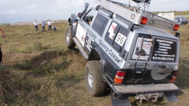 Джип-триал со стулом на крыше смотреть онлайн